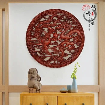 Woodcarving pakabukas Kinų stiliaus kambarį koridoriaus fone sienos, medžio masyvo turas palaima papuošalai